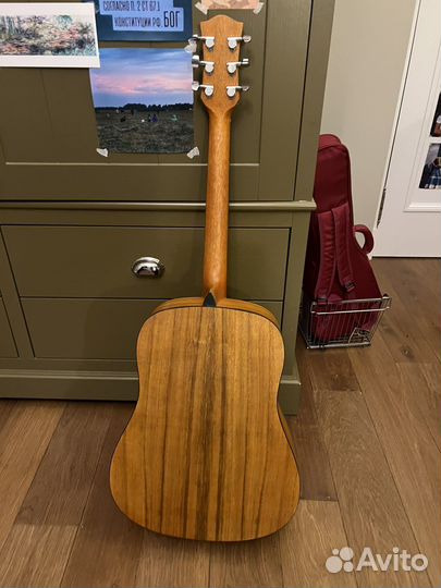 Акустическая гитара