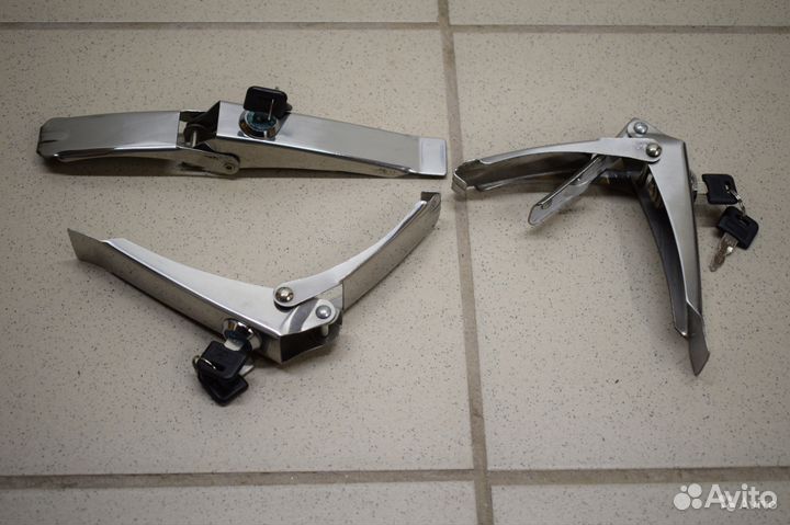 Замок чехла запасного колеса