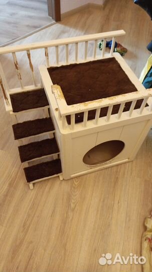 Домик, будка для маленькой собаки