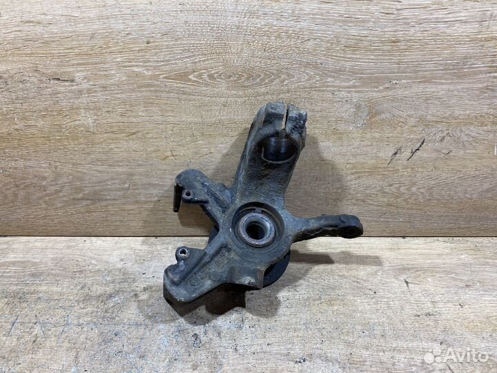 Поворотный кулак правый Volkswagen Polo 4 X69