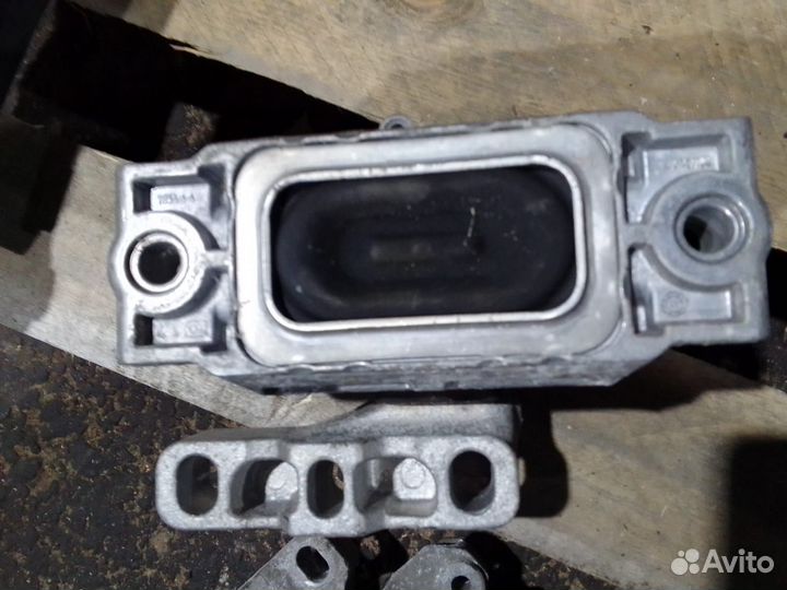 Ауди а 3 подушка двигатель 1K0199262AM