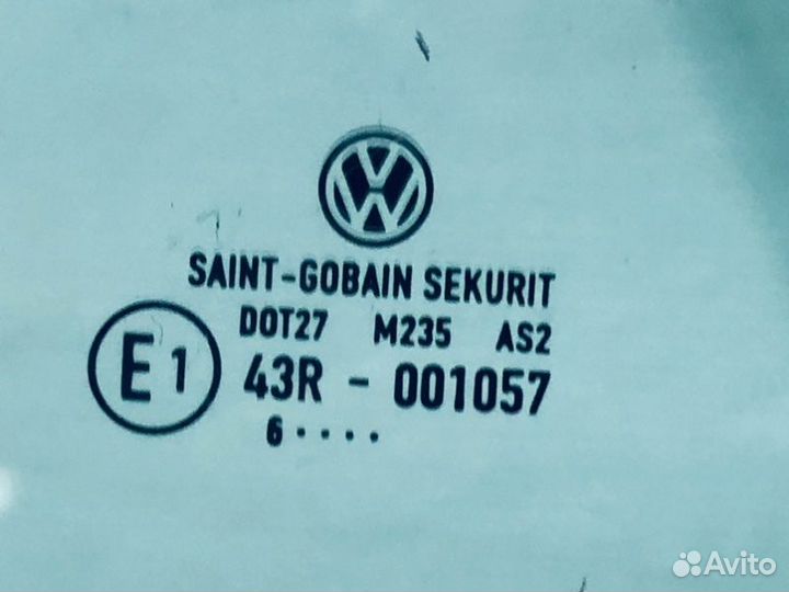 Стекло двери переднее правое Volkswagen Golf V