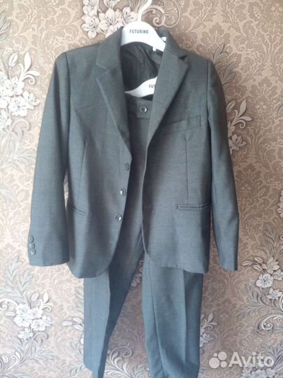 Костюм для мальчика.в отличном состоянии