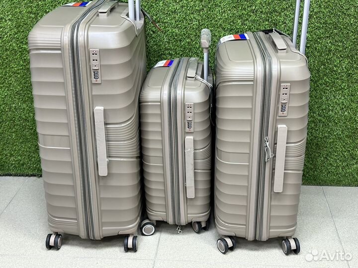 Чемоданы на колесах из полипропилена