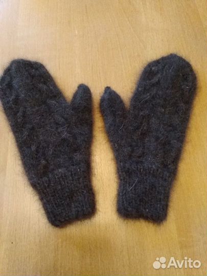 Варежки из шерсти бурят-монгольского волкодава