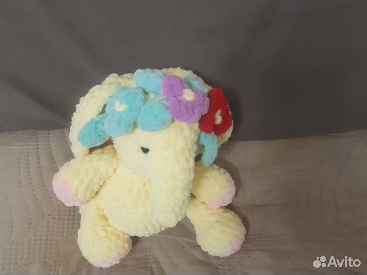 Игрушка вязанная слон