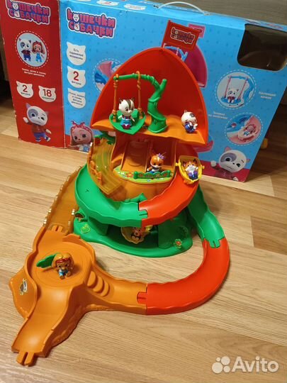 Домик на дереве + фигурки кошечки собачки