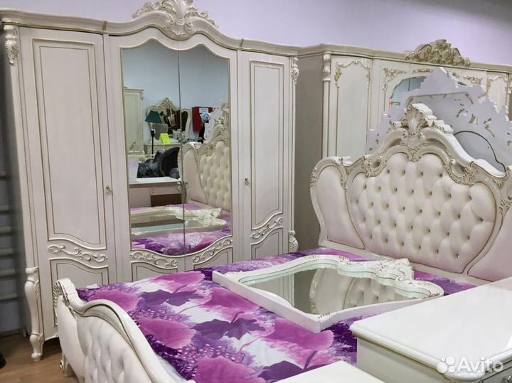 Спальный гарнитур