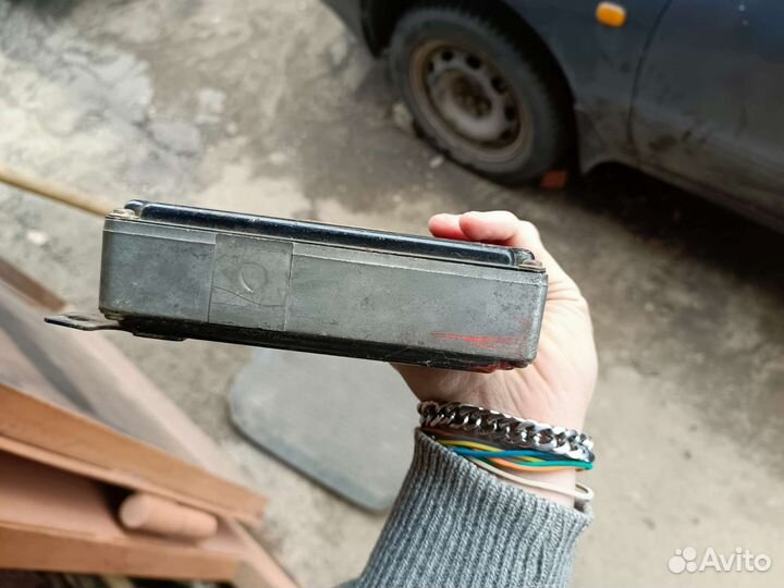 Эбу, мозги Audi 100