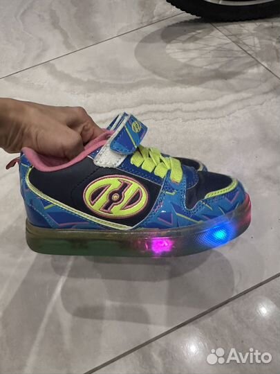 Кроссовки на колесиках heelys 30