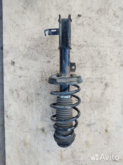 Передняя правая стойка Chevrolet Cruze