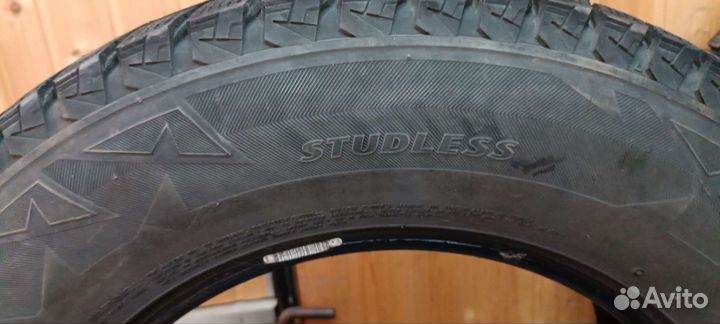 Bridgestone Blizzak DM-V2 215/70 R16