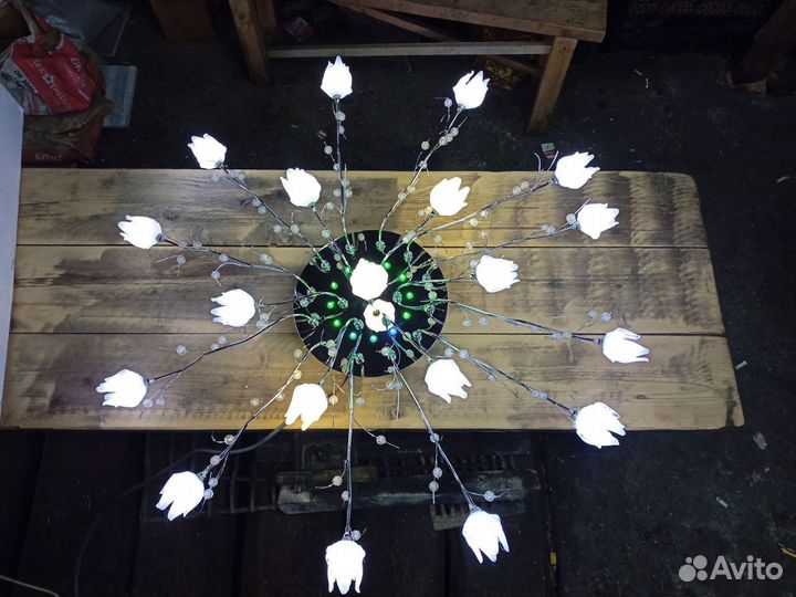 Продаю люстру с пультом. Покупалась за 11800 о отд