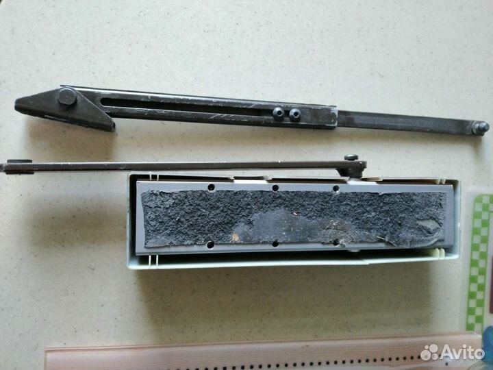 Доводчик на дверь