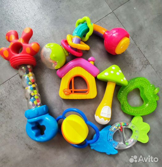 Развивающие игрушки для малышей пакетом