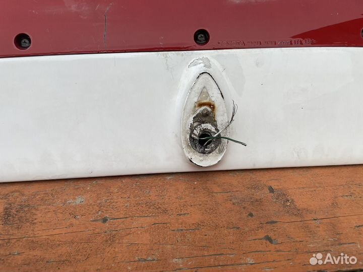 Спойлер на toyota carina 210