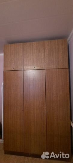 Шкафы, диван, кресла, столы, бытовая техника б/у