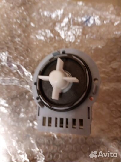 Помпа на 3 винтах, универсальная, нового образца