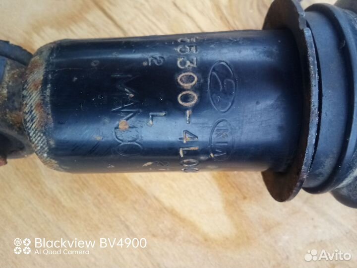 Продаю задние амортизаторы на Киа Рио