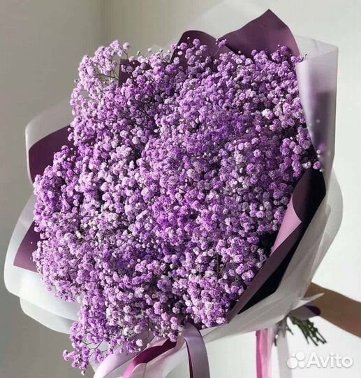 Фиолетовая гипсофила в пышном букете Доставка