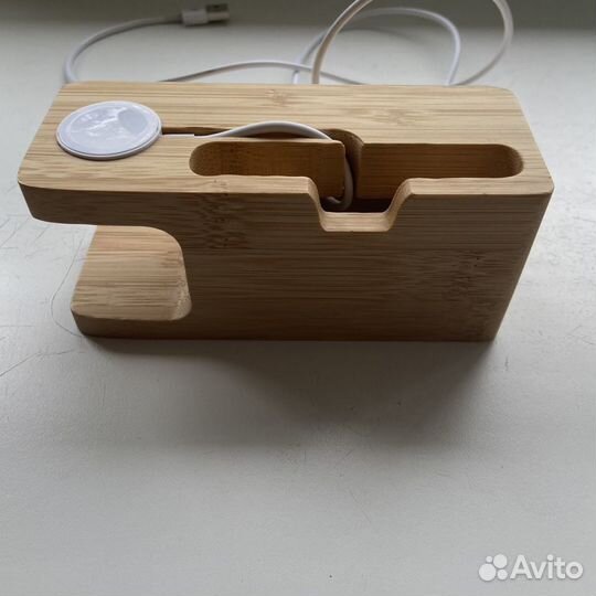 Подставка и зарядка для iPhone и Apple Watch