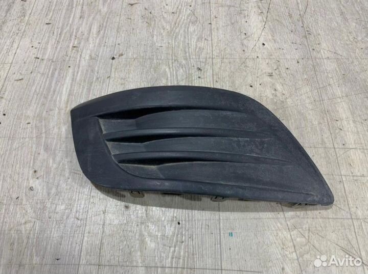 Заглушка бампера правая Лада Ларгус 2011