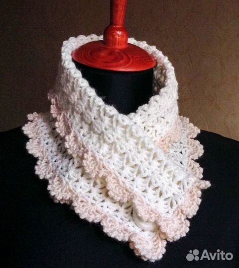 Белый кружевной шарф с пуговицами