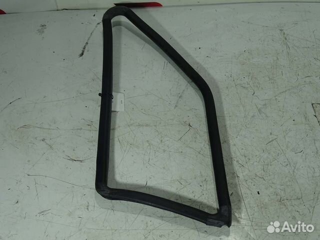 Уплотнитель форточки левой двери 14- Daily б/у