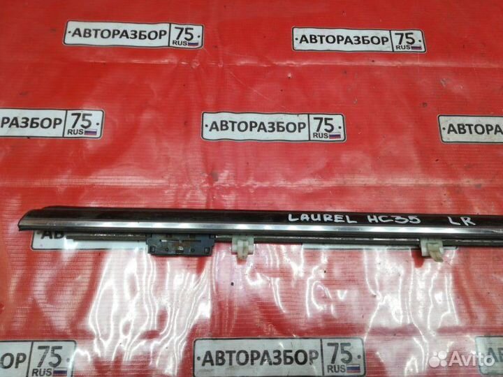 Молдинг на дверь задний левый Nissan Laurel HC35