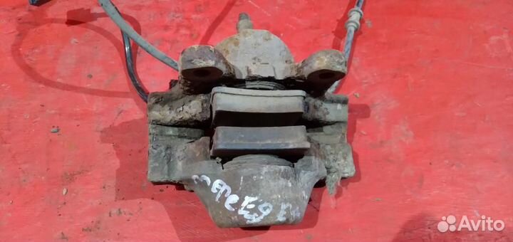 Мерседес Е-класс суппорт задний правый