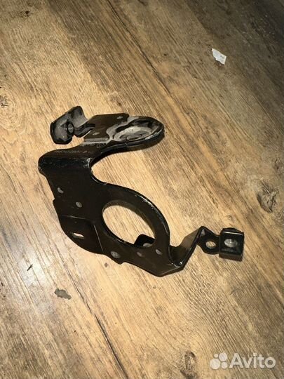 Renault dokker кронштейн тнвд