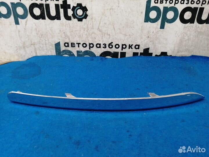 Молдинг переднего бампера правый 86582-3U000 Kia