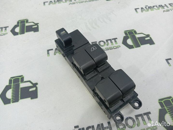 Кнопка стеклоподъемника передняя Nissan Qashqai