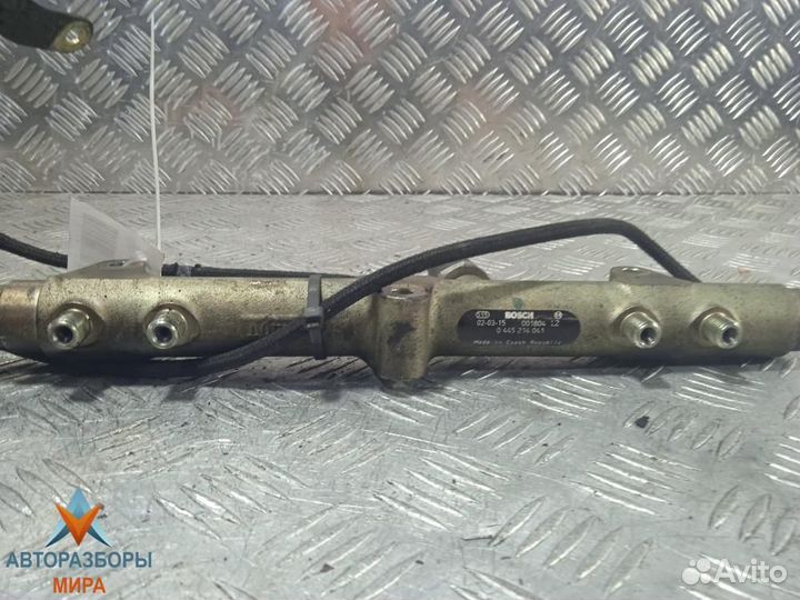 Топливная рампа Chrysler Voyager 4 2003 0445214041