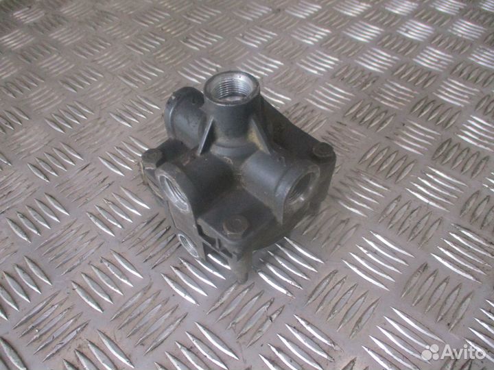 Ускорительный клапан Mercedes-Benz A0044299444