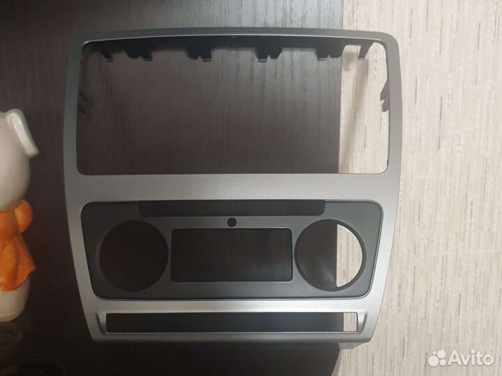 Рамка магнитолы skoda octavia a5