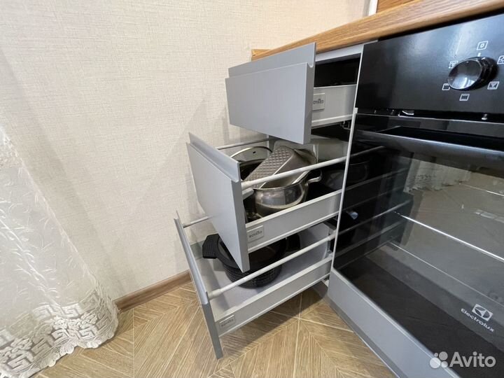 Угловая кухня в хрущёвку ксп:31053