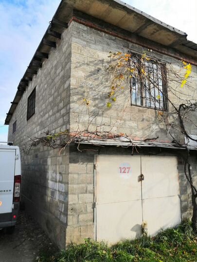 Гараж, > 30 м²