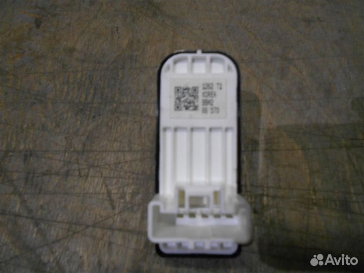 Кнопка стеклоподъемника от Mazda Mazda 3 (BL) 200