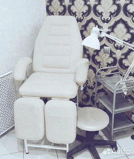 Стул для мастера педикюра, косметолога