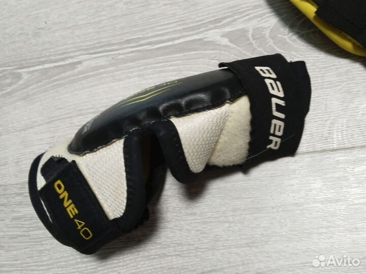 Нагрудник хоккейный,налокотники, наколенники