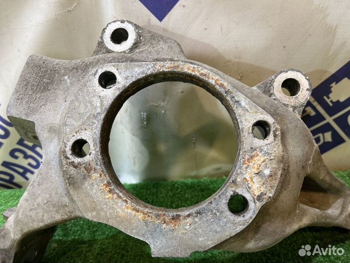 Поворотный кулак передний левый Nissan Teana J32