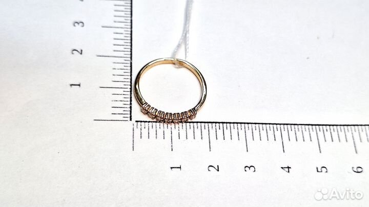 Золотое кольцо с камнем 17р