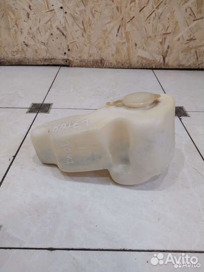 Бачок омывателя Opel Kadett