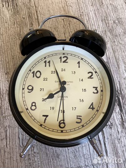 Винтажные часы с будильком и подсветкой