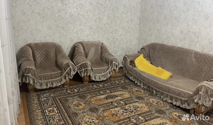 Диван, холл