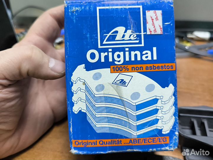 Колодки тормозные комплект передние с датчиком изн