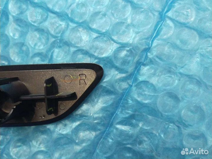 Крышка форсунки правая черная Rx 4 19-23