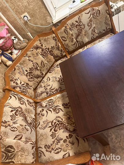 Угловой диван на кухню