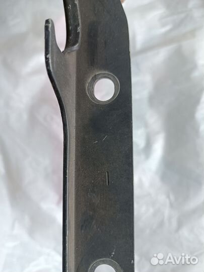 Петля крепления капота Сузуки Гранд Витара